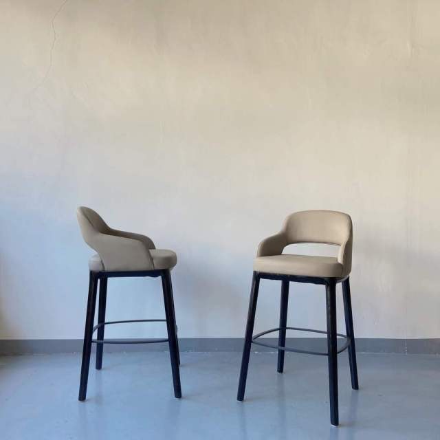 armrest wooden high bar chair