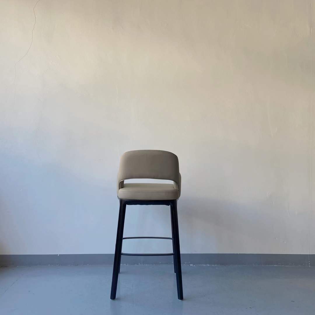 armrest wooden high bar chair