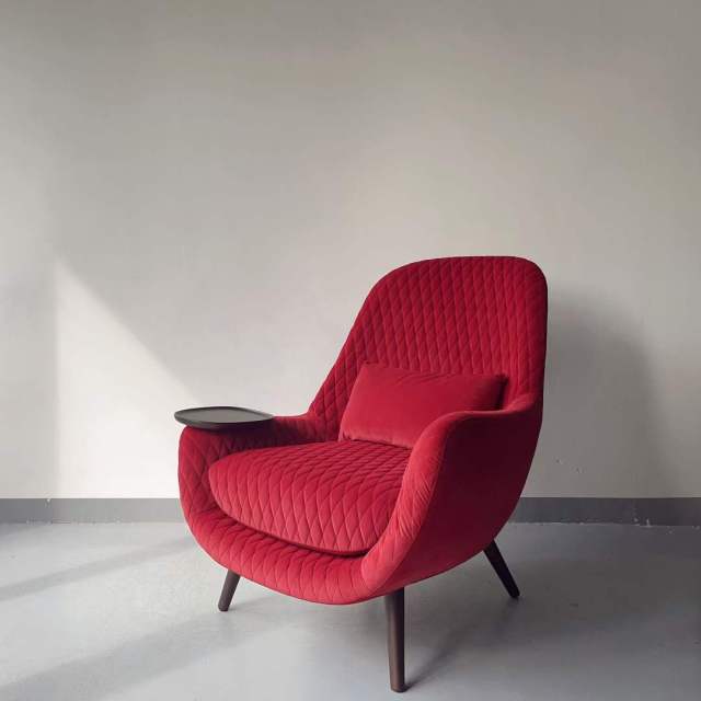 lounge chair POM-1