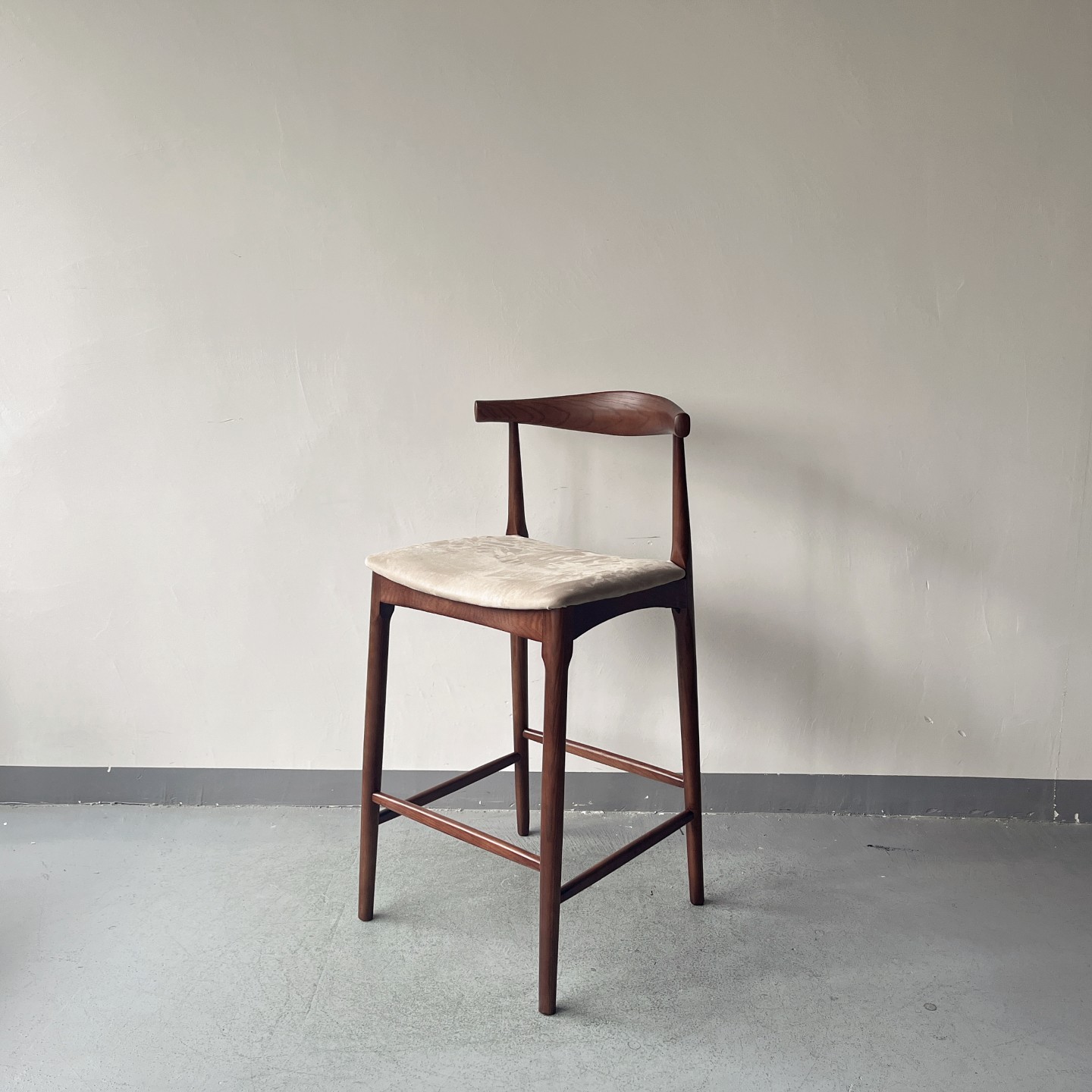 Modern Accent Dining Elbow Chair Barstool Solid Wood Farmhouse Counter Stool with PU Leather Cushion Seat NJY-002