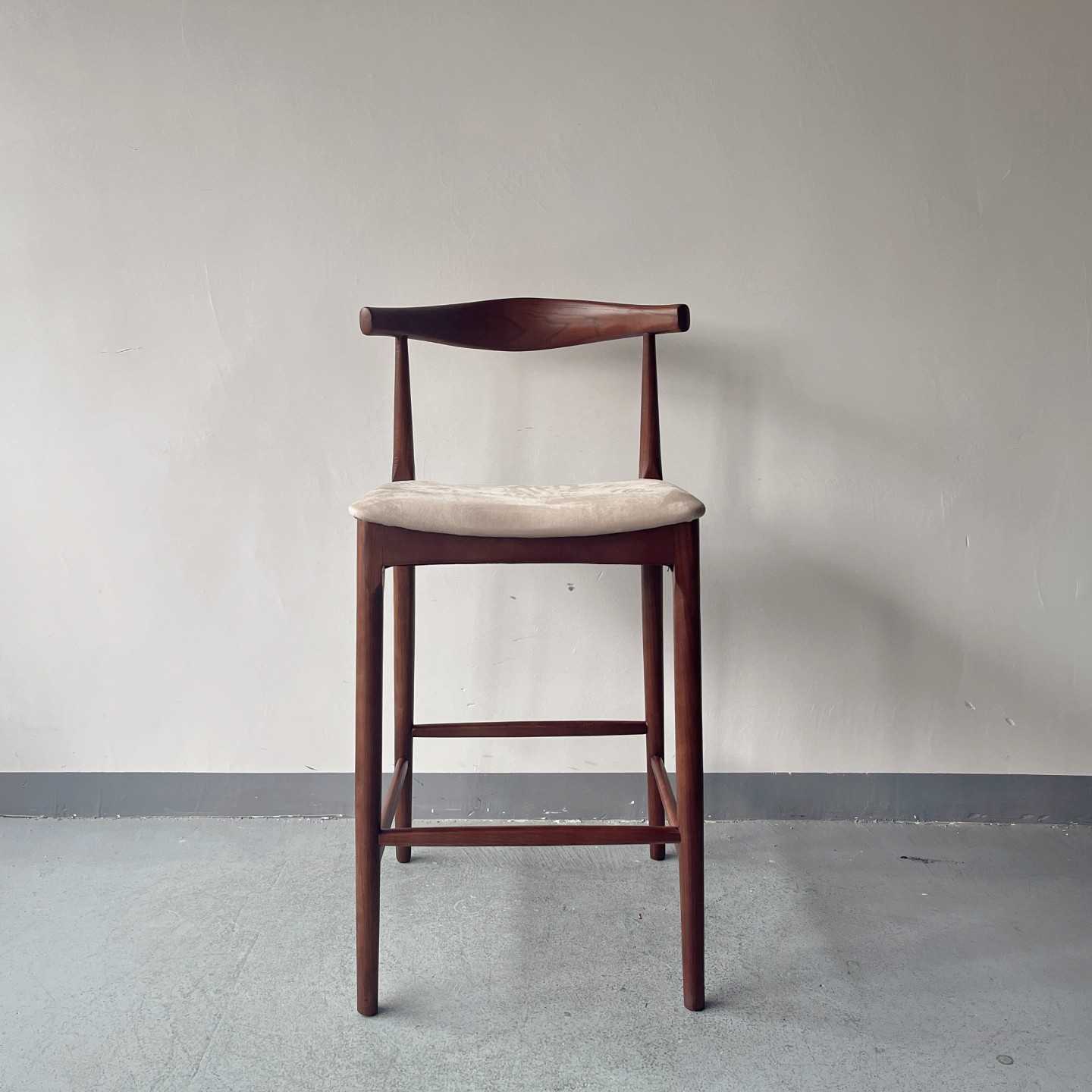 Modern Accent Dining Elbow Chair Barstool Solid Wood Farmhouse Counter Stool with PU Leather Cushion Seat NJY-002