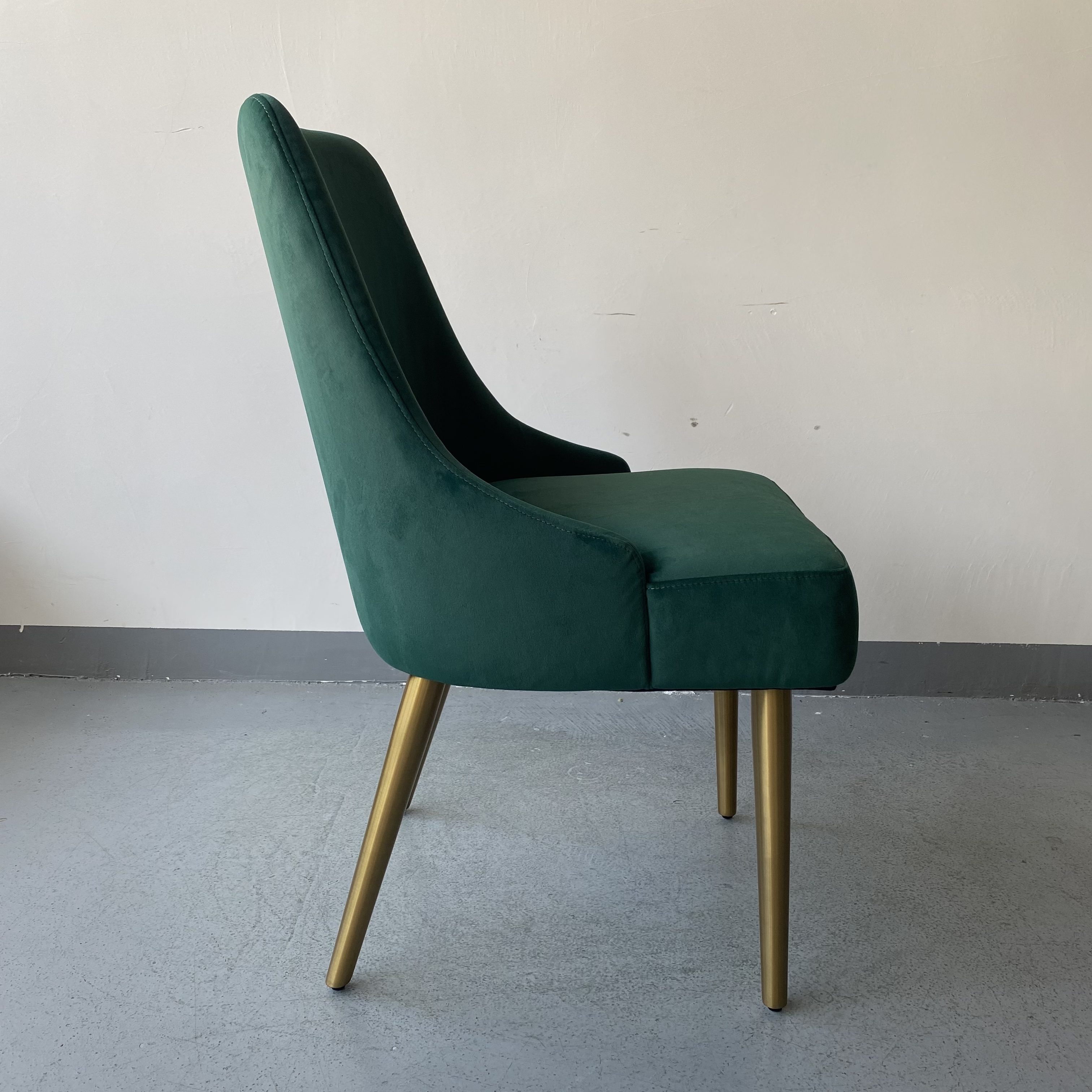 SOF made in China Velvet Green Dining Chairs Soft Seat and Back Velvet Living Room Chairs with Sturdy Metal Legs Kitchen Chairs