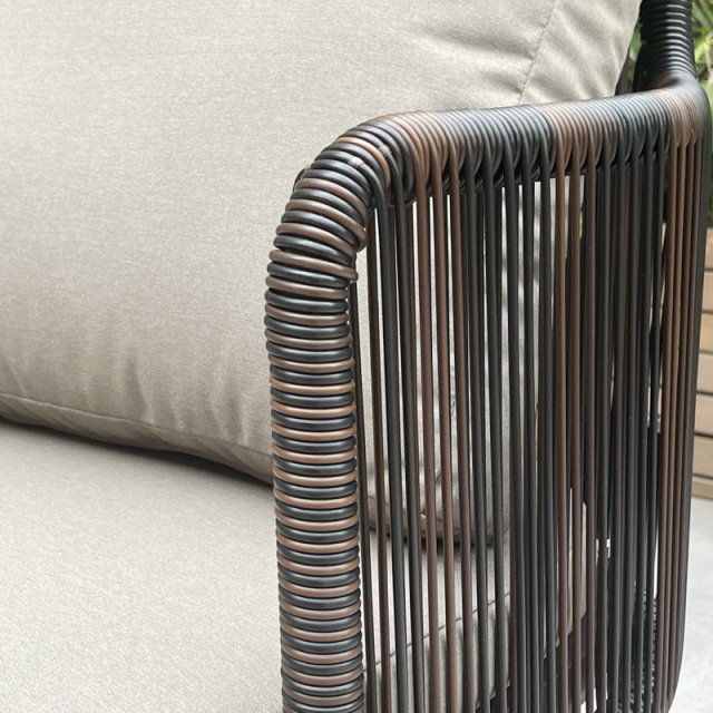Weather-Resistant Outdoor Dining Chair with Aluminum Frame and PE Rattan, Featuring 50mm Thick High-Density Foam Cushion