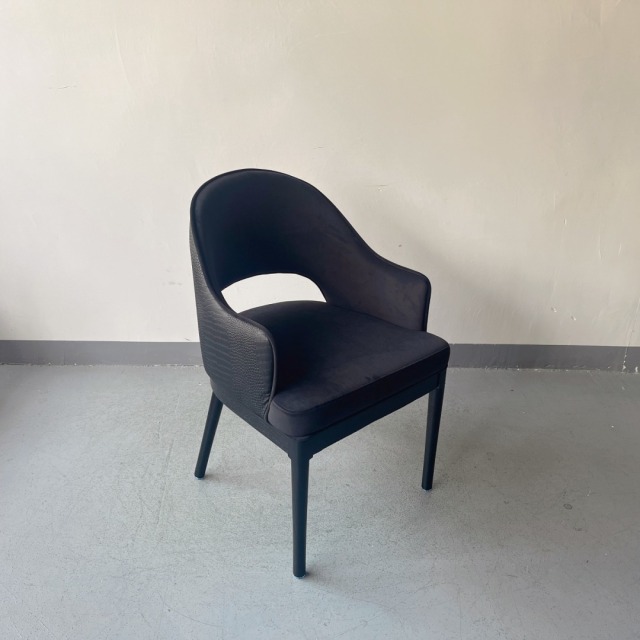 SOF Restaurant Furniture: Premium Durable Leather Upholstered Dining Chair with Ash Wood Legs