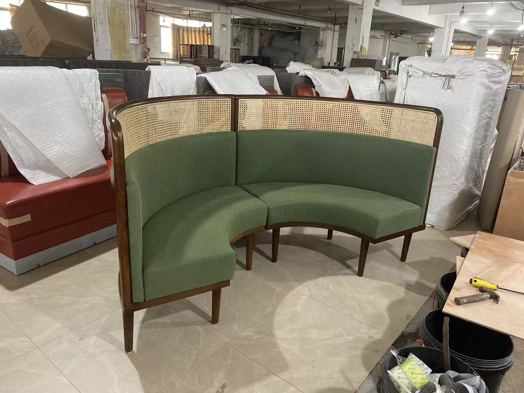SOF Luxurious Restaurant Indoor Semi-Circular Solid Wood Booth Sofa with Rock Slab Dining Table Set Made in China