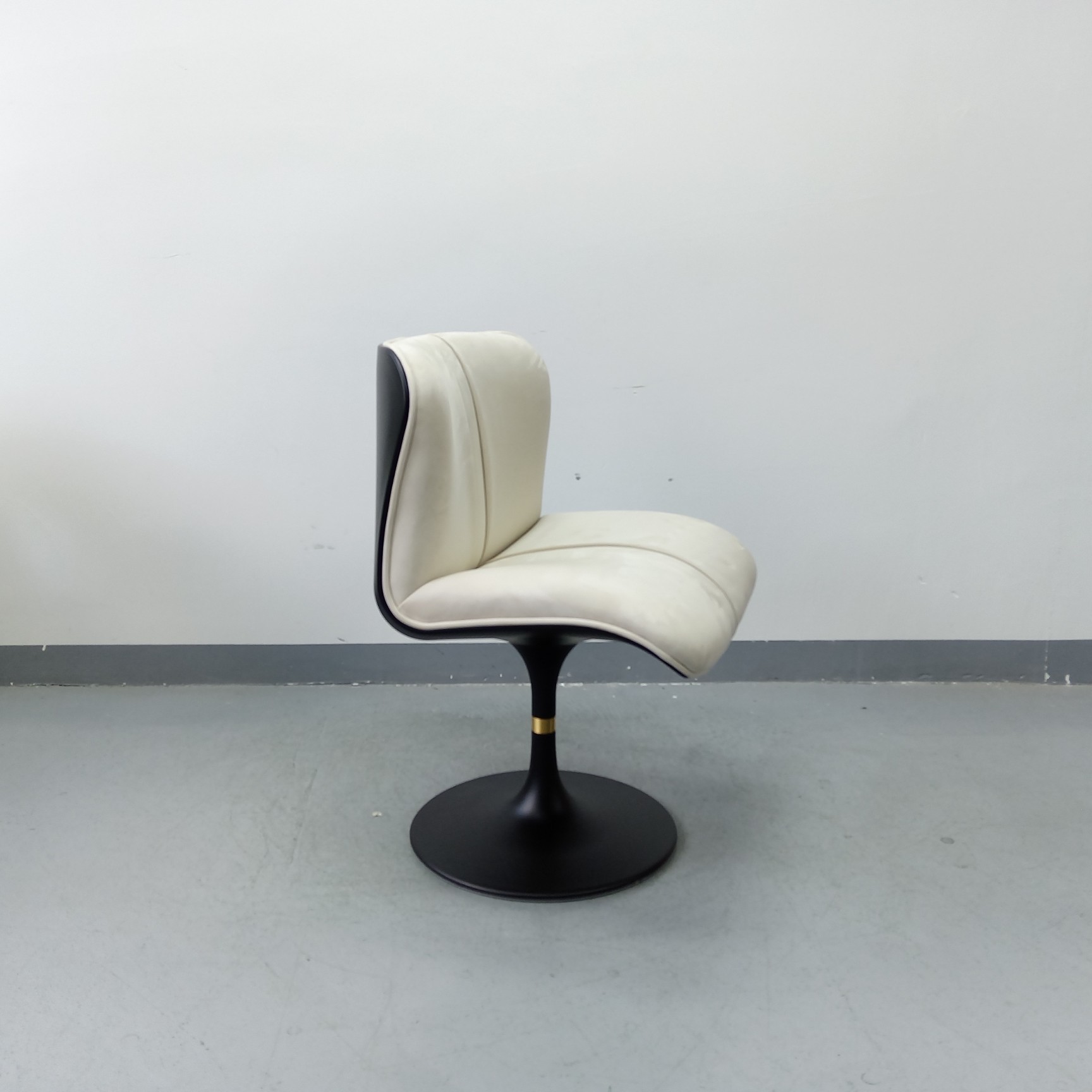 Sunrise Oriental Furniture - Marilyn Revolving Chair