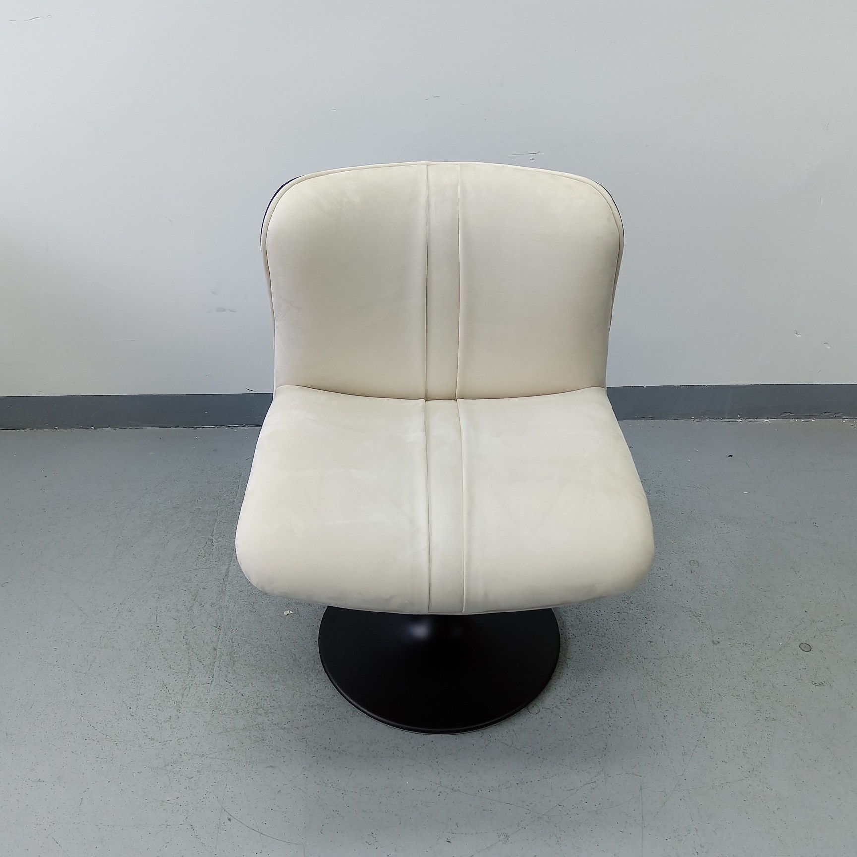 Sunrise Oriental Furniture - Marilyn Revolving Chair