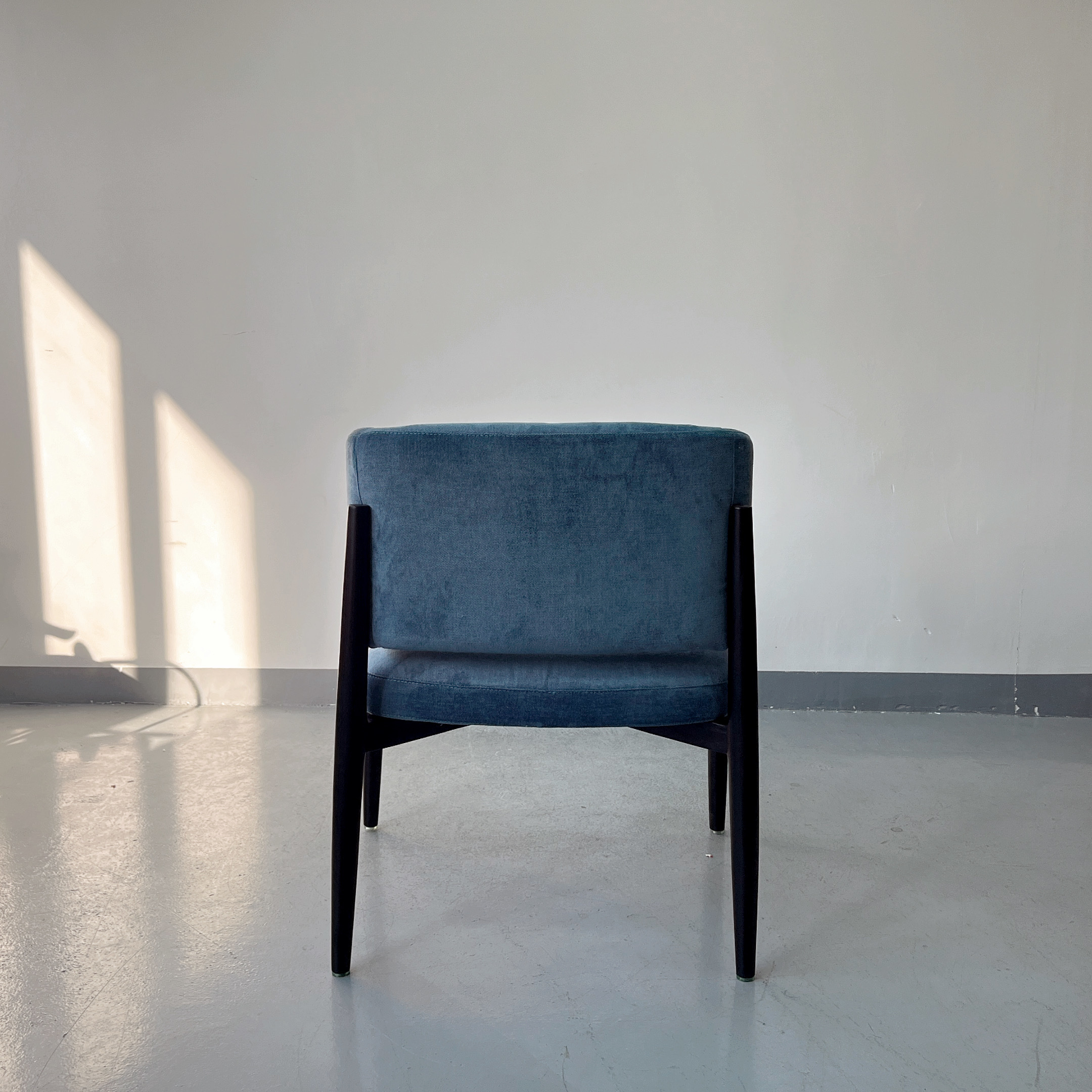 Sunrise Oriental Furniture- Frank Porro Easy Chair SOQ-1030BW
