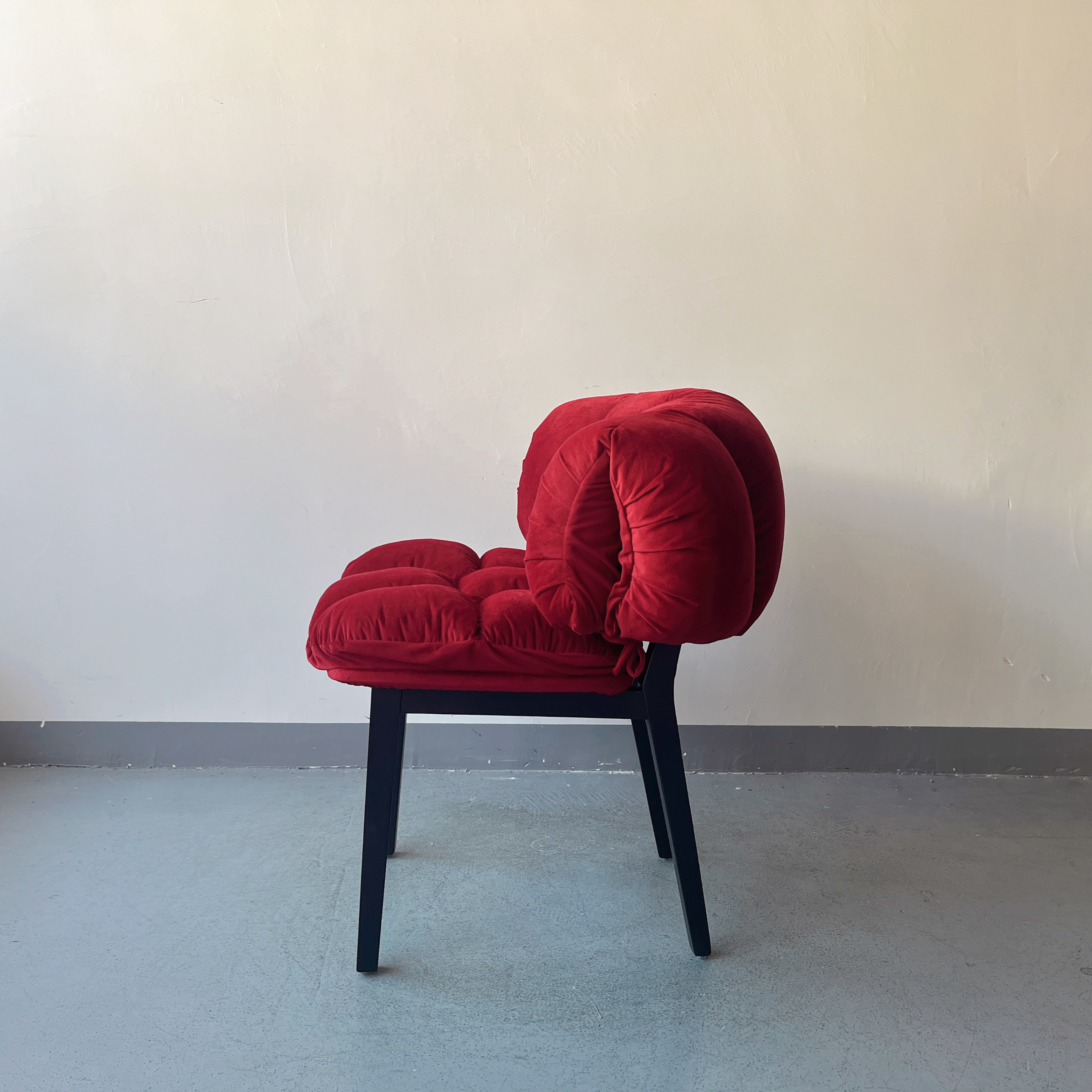 Sunrise Oriental Furniture Edra Red Velvet Accent Chair