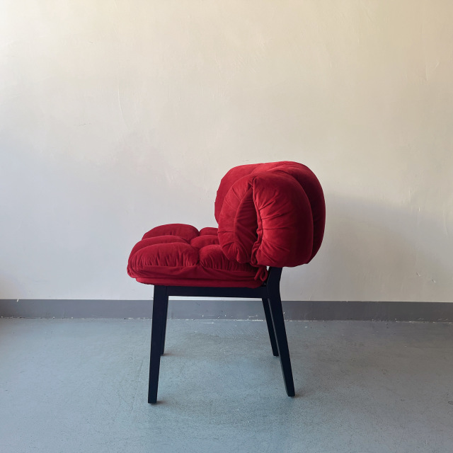 Sunrise Oriental Furniture Edra Red Velvet Accent Chair