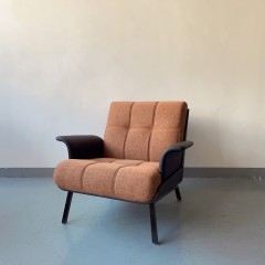 Sunrise Oriental Furniture Modern Tufted Leather Accent Chair with Arms
