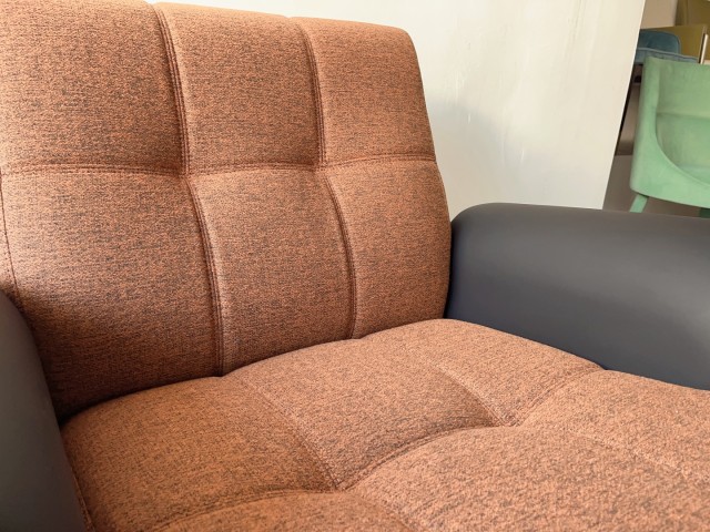 Sunrise Oriental Furniture Modern Tufted Leather Accent Chair with Arms