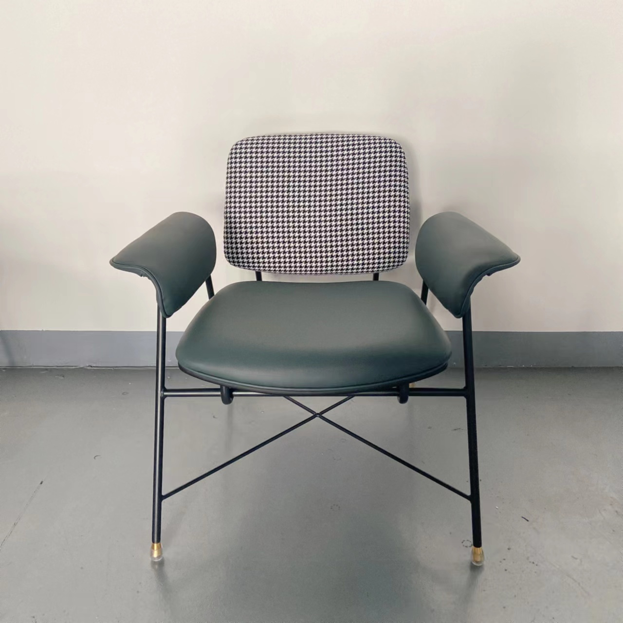 Sunrise Oriental Furniture - the Bauhaus Lounge Armchair