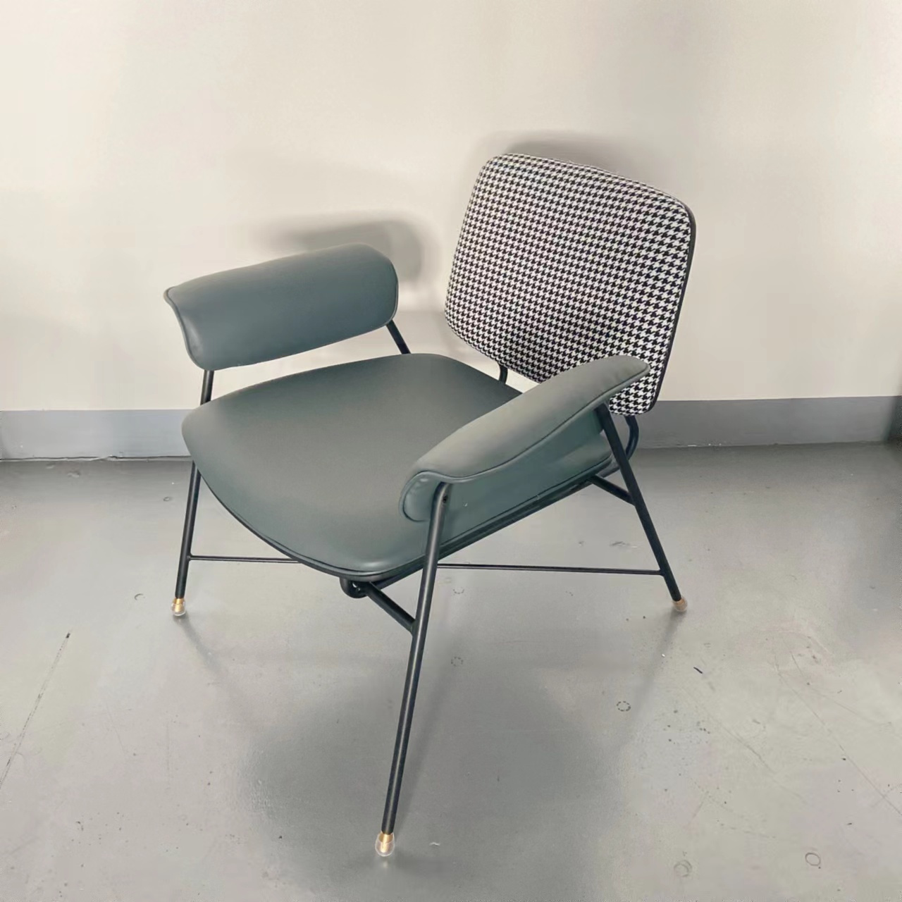 Sunrise Oriental Furniture - the Bauhaus Lounge Armchair