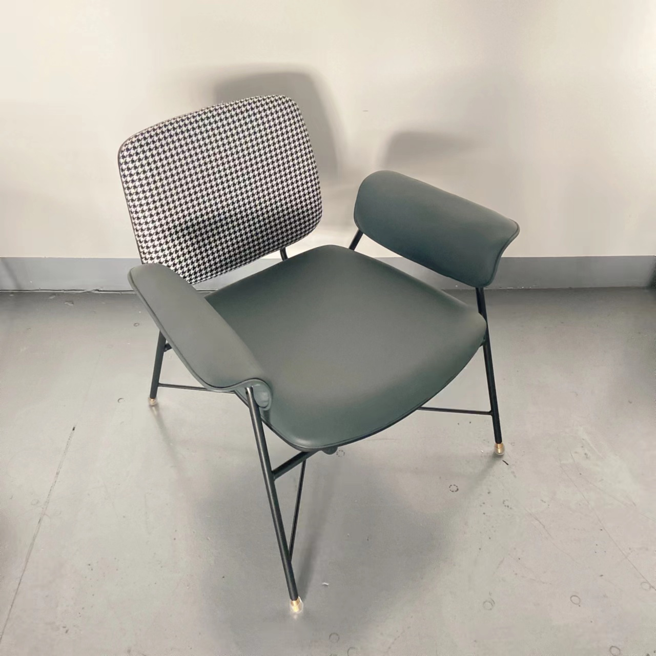 Sunrise Oriental Furniture - the Bauhaus Lounge Armchair