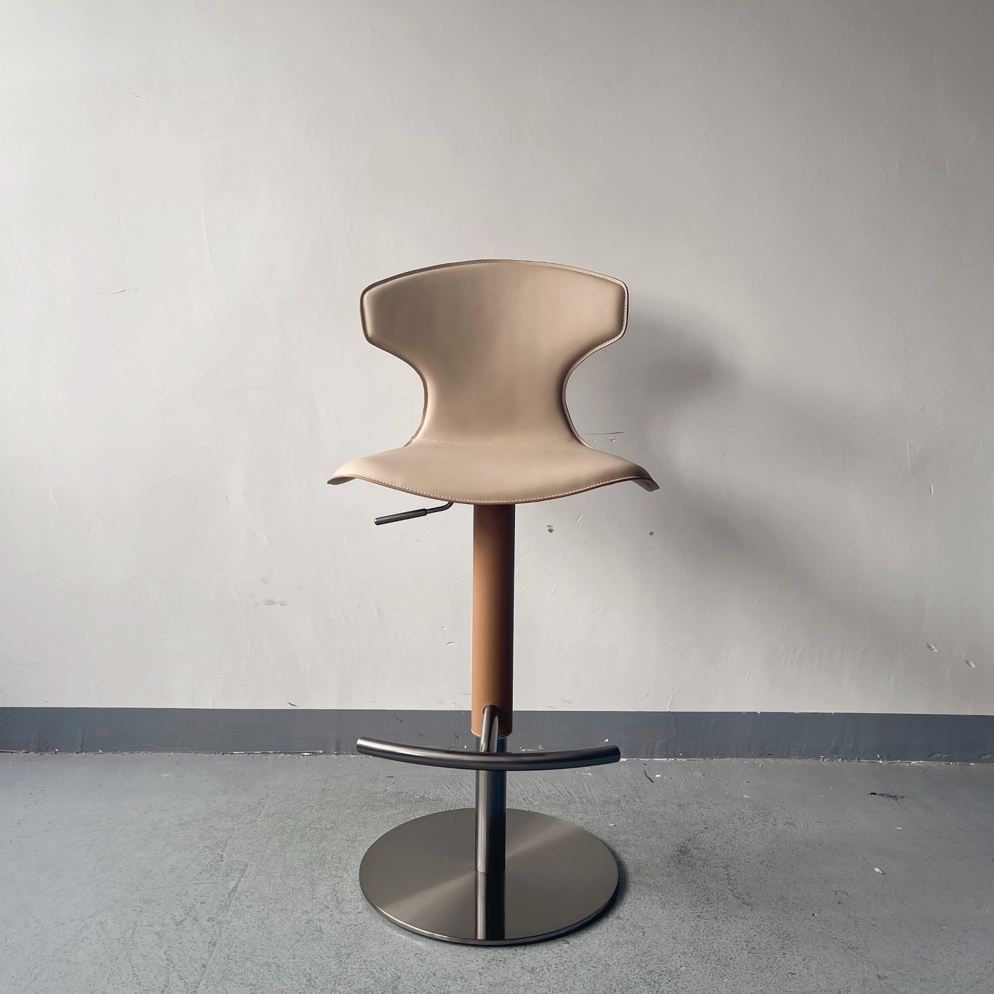 Sunrise Oreintal Furniture - Montera Column base stool