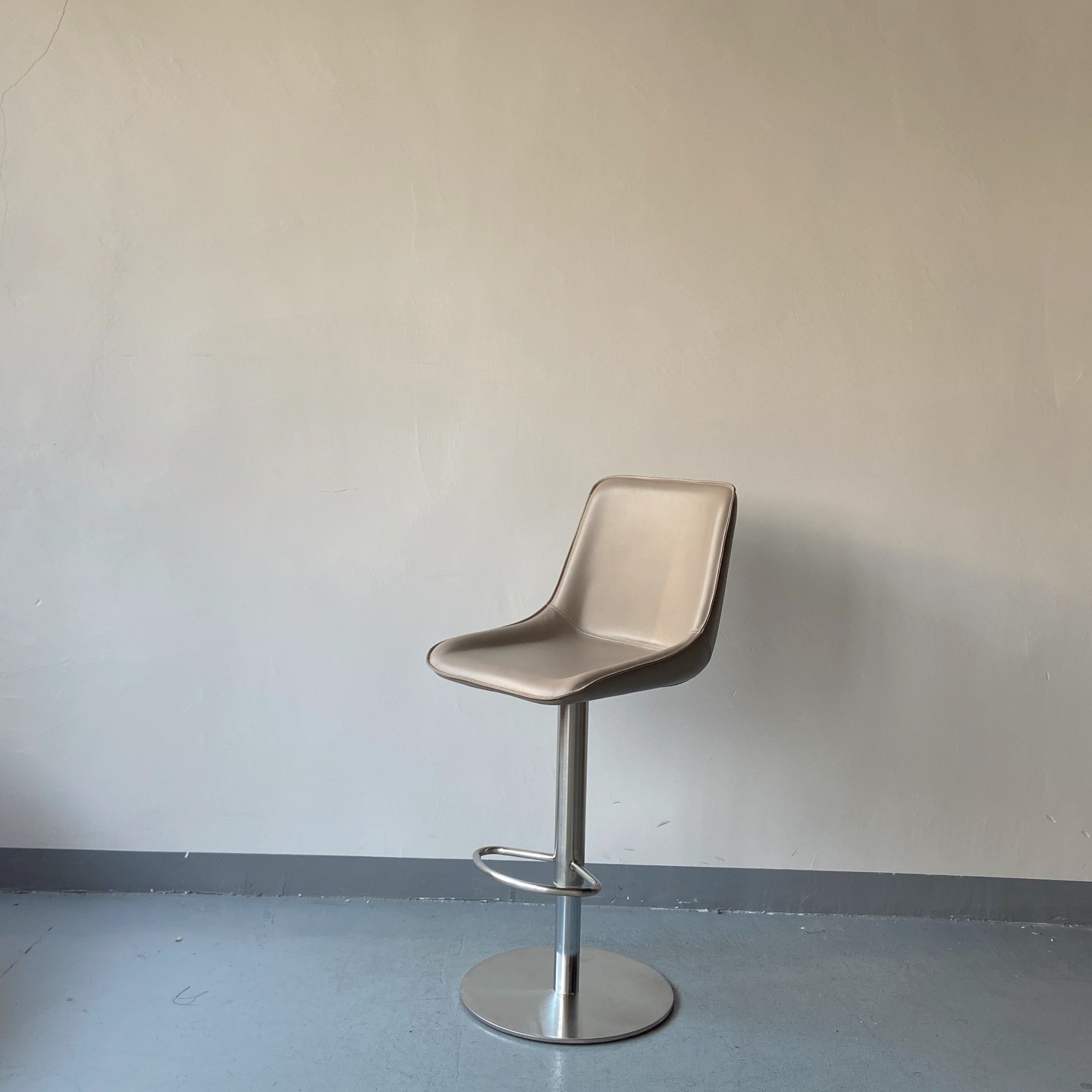 Sunrise Oriental Furniture - Adjustable Height & Swivel Faux Leather Barstool