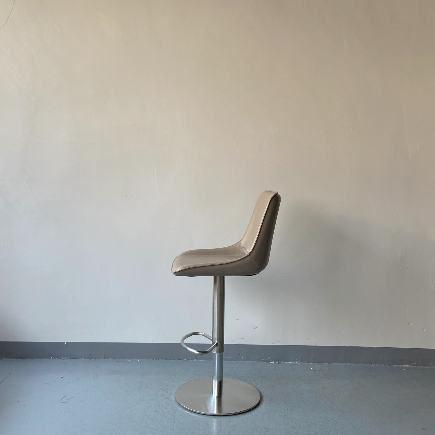 Sunrise Oriental Furniture - Adjustable Height & Swivel Faux Leather Barstool