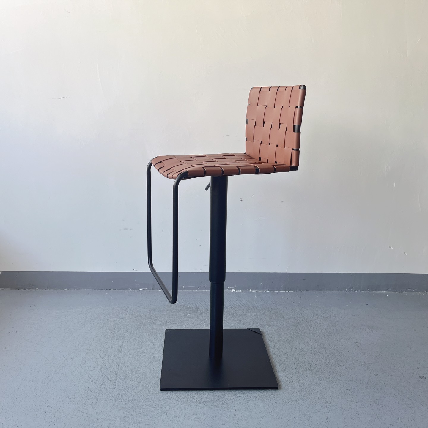Sunrise Oriental Furniture - the Luxe Modern Saddle Leather Bar Stool
