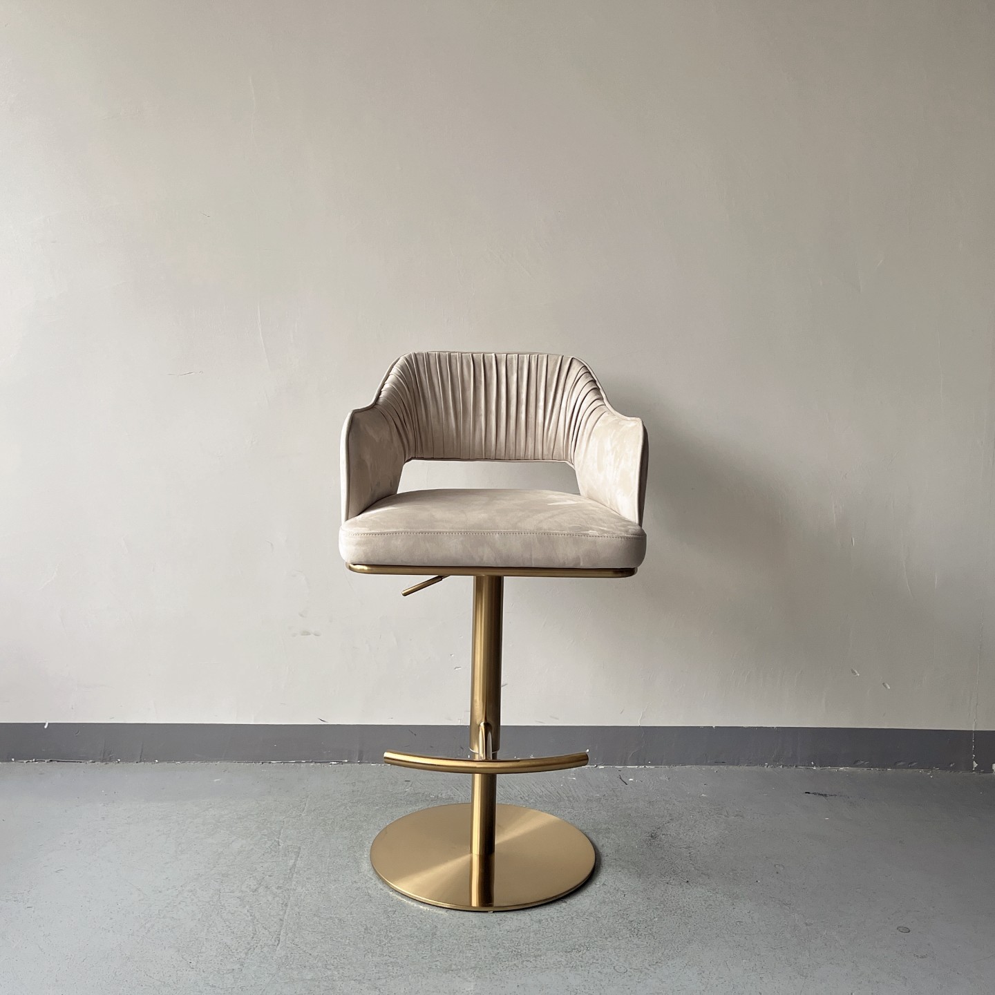 Sunrise Oriental Furniture - the Bella Adjustable Swivel Bar Stool (Pleated Style)