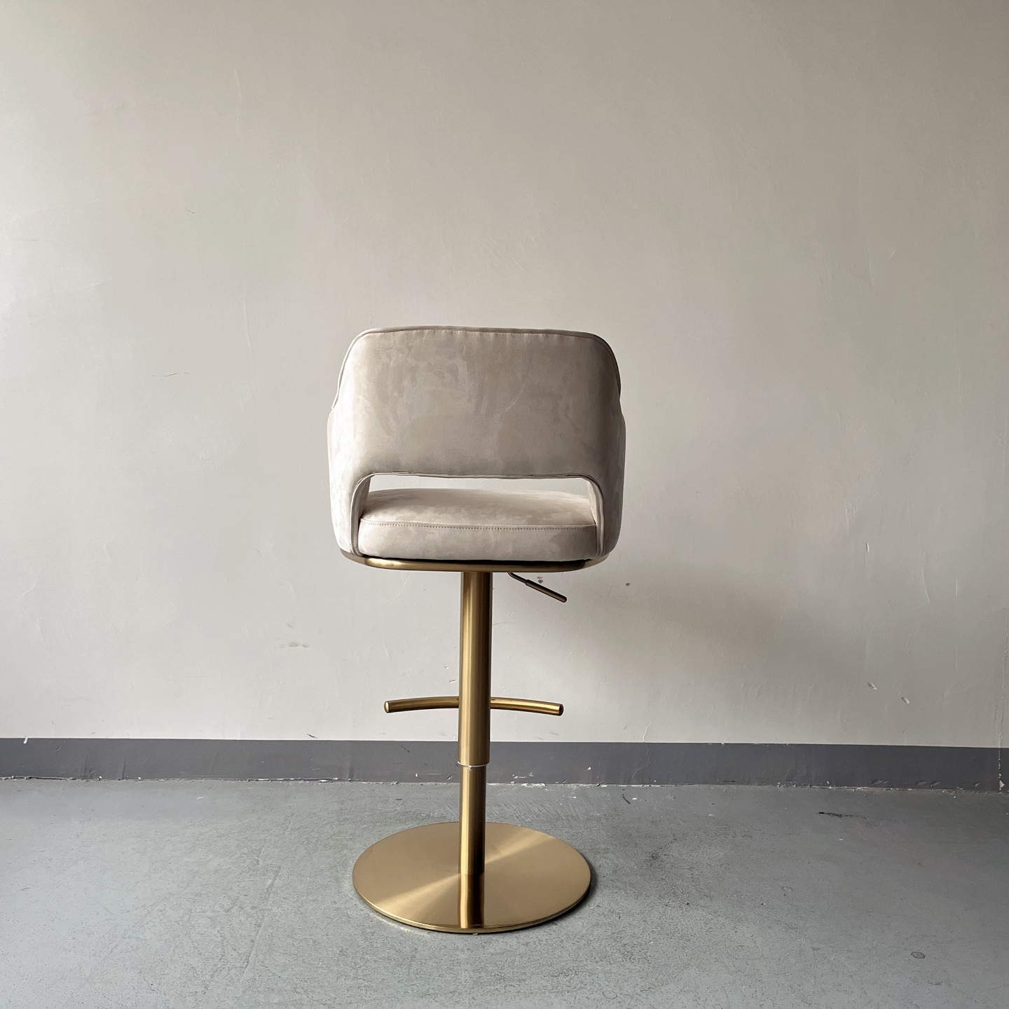 Sunrise Oriental Furniture - the Bella Adjustable Swivel Bar Stool (Pleated Style)
