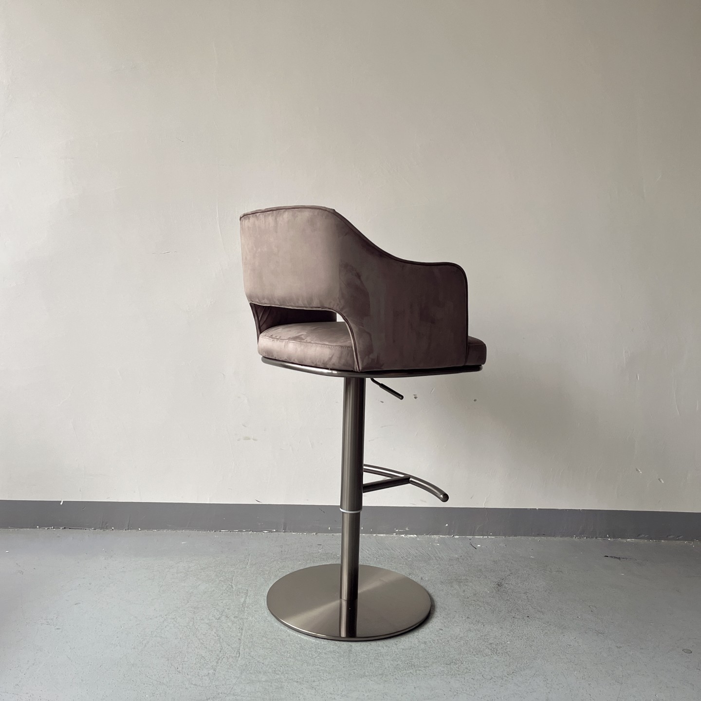 Sunrise Oriental Furniture - the Bella Adjustable Swivel Bar Stool (Pleated Style)