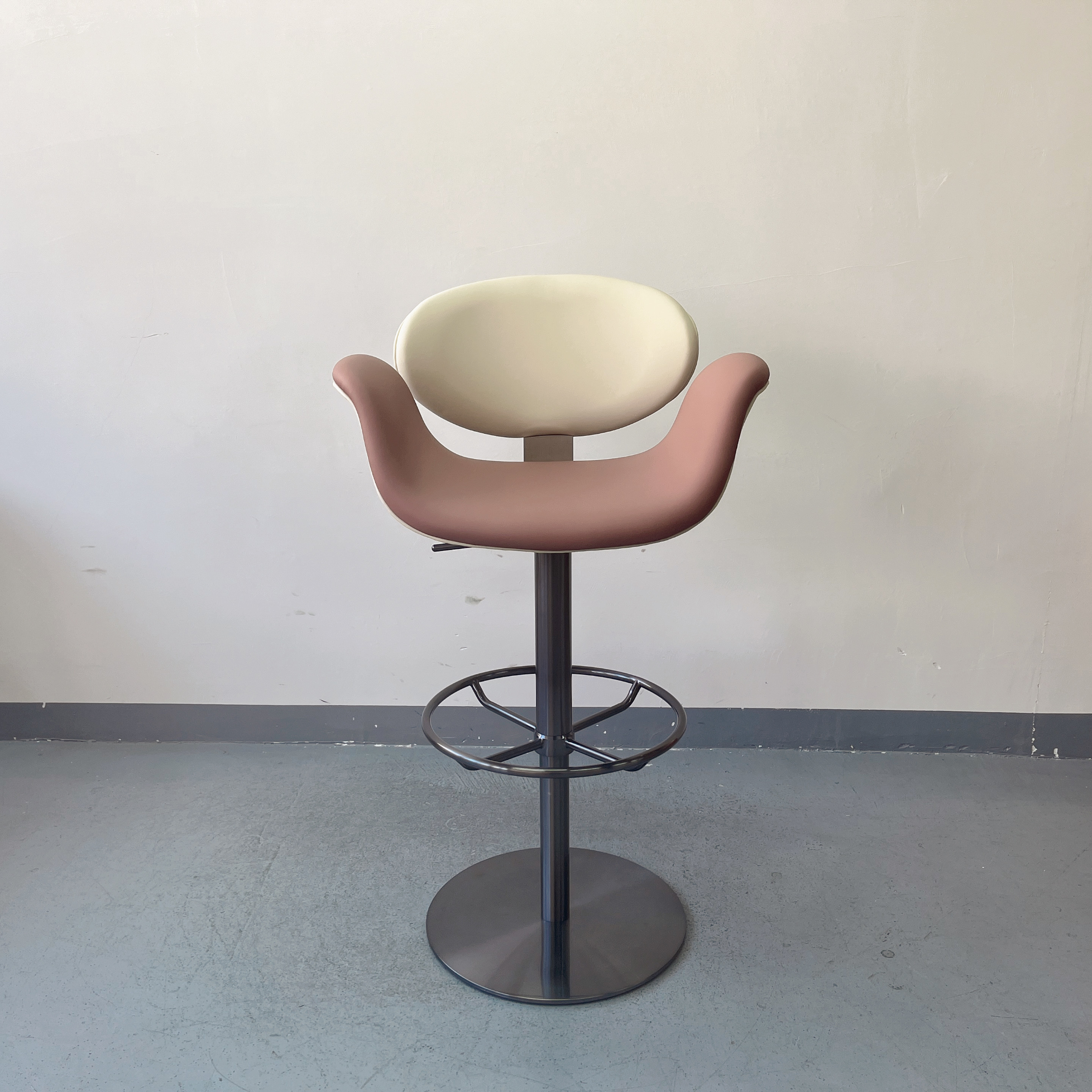 Sunrise Oriental Furniture - the Bellatier Swivel Bar Stool