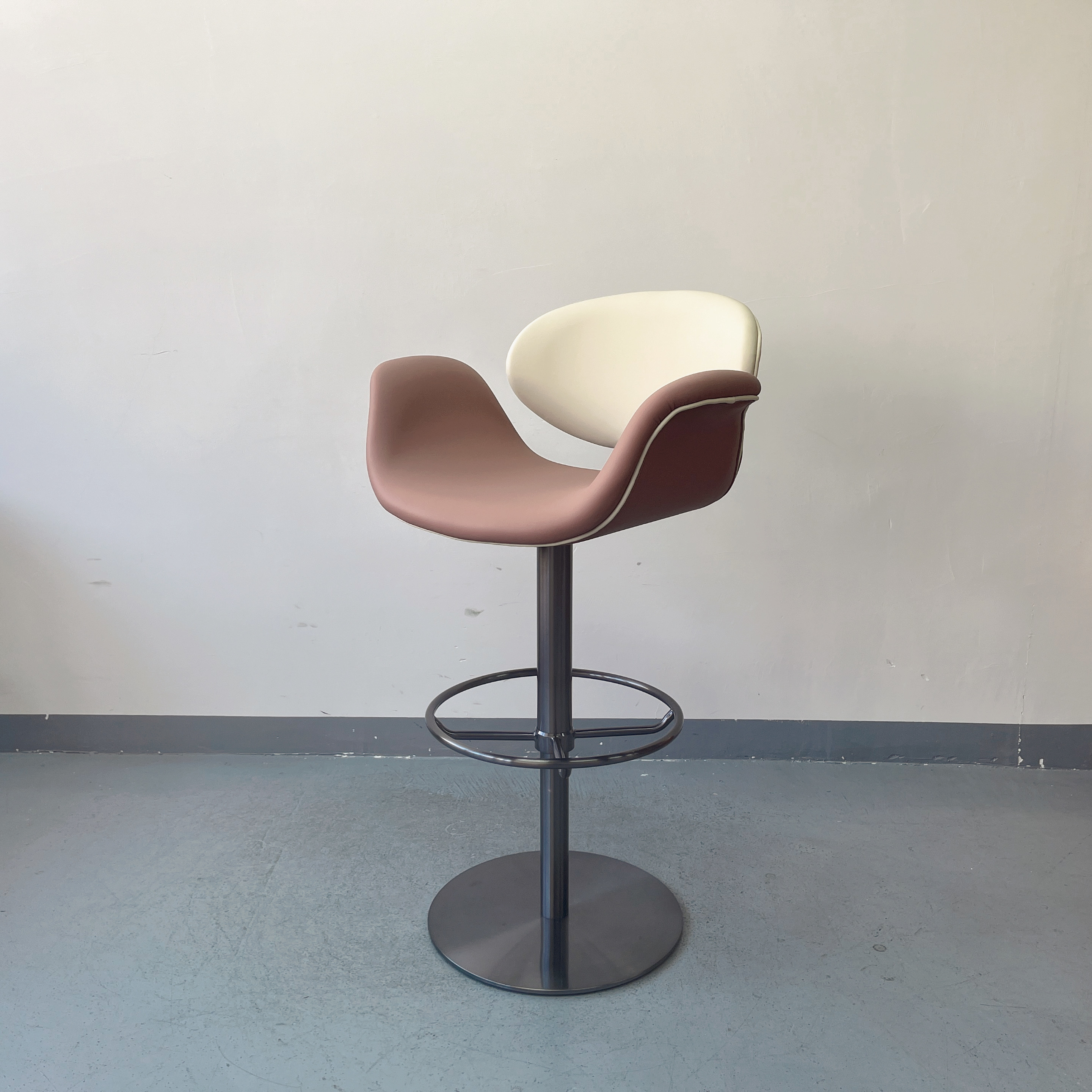 Sunrise Oriental Furniture - the Bellatier Swivel Bar Stool