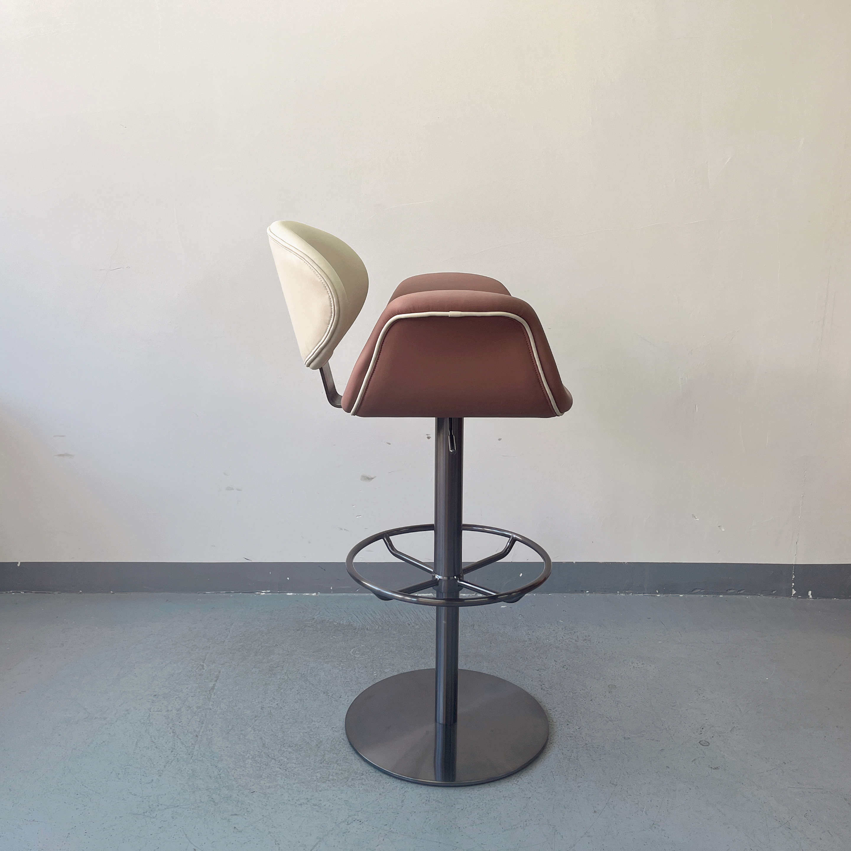 Sunrise Oriental Furniture - the Bellatier Swivel Bar Stool