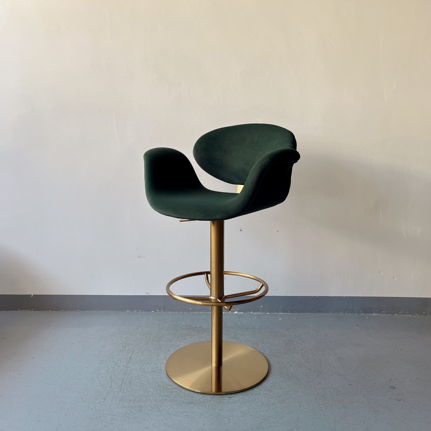 Sunrise Oriental Furniture - the Bellatier Swivel Bar Stool