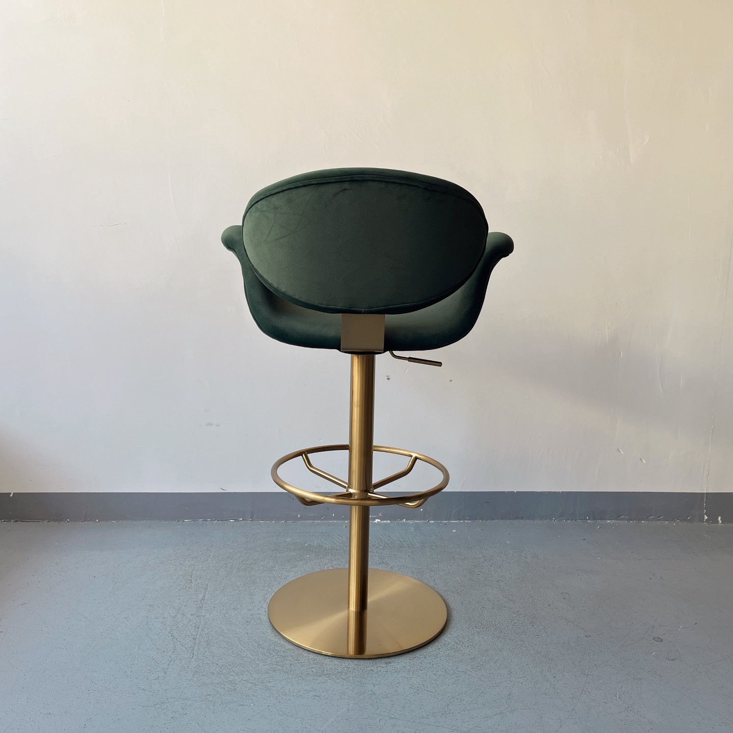 Sunrise Oriental Furniture - the Bellatier Swivel Bar Stool