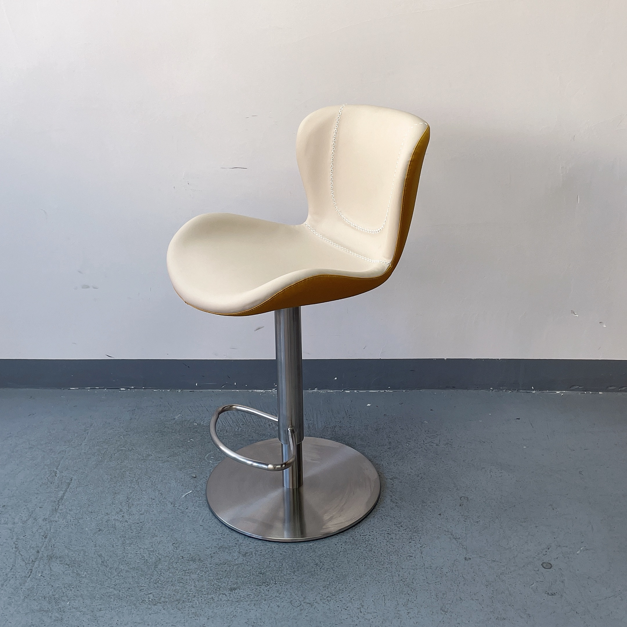 Sunrise Oriental Furniture - the Alfordson Adjustable Swivel Bar Stool with Footrest