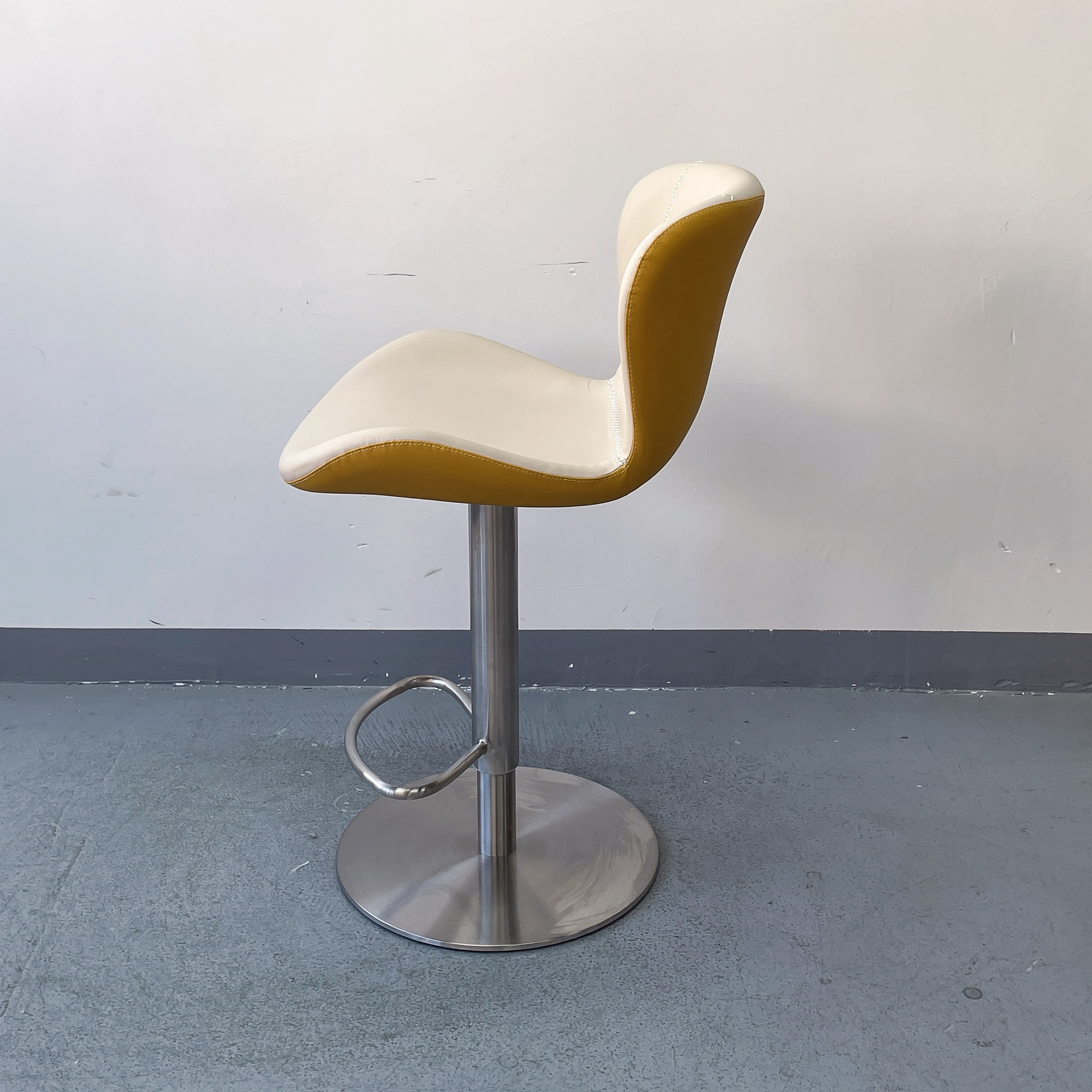 Sunrise Oriental Furniture - the Alfordson Adjustable Swivel Bar Stool with Footrest