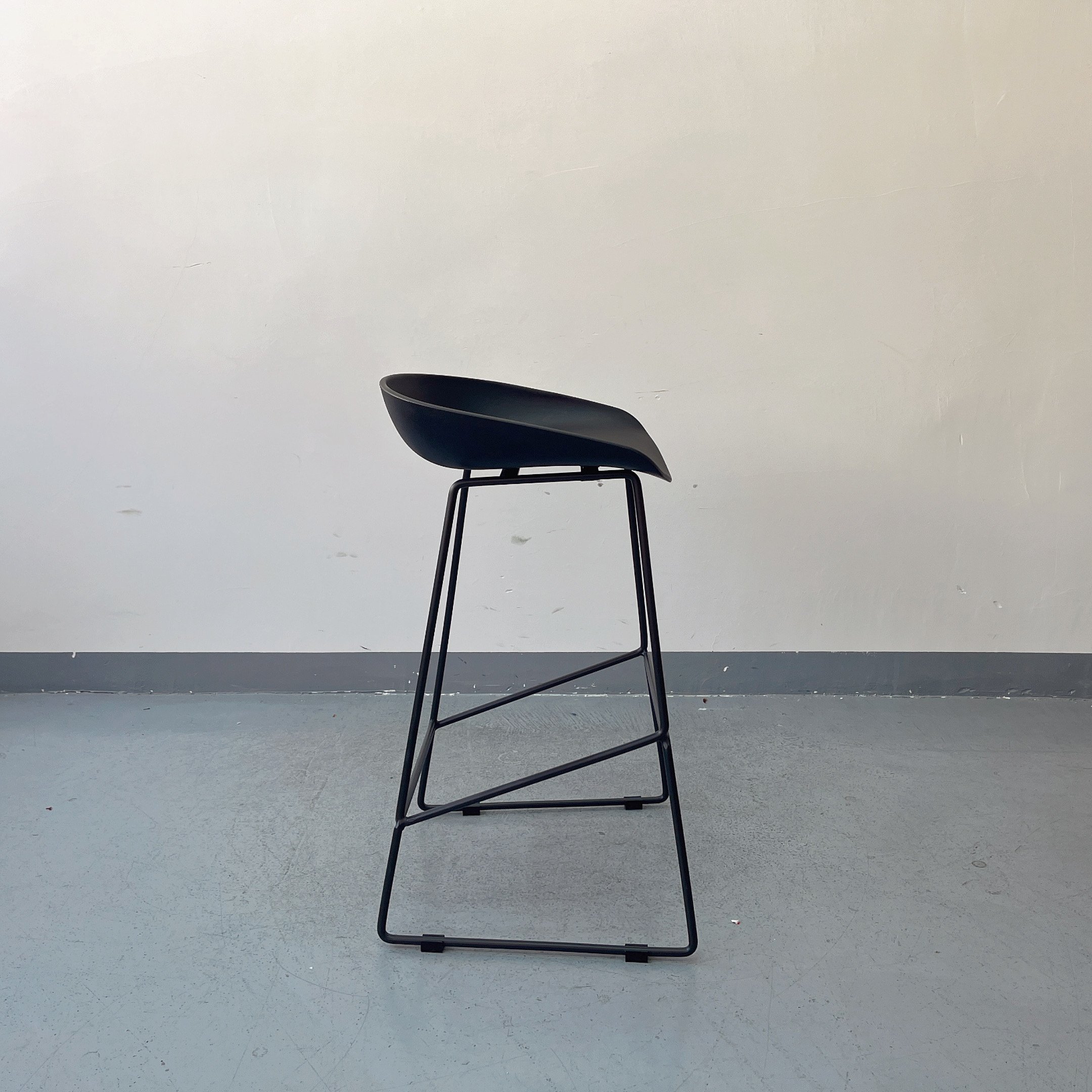 Sunrise Oriental Furniture - the About A Stool SXY-DB1