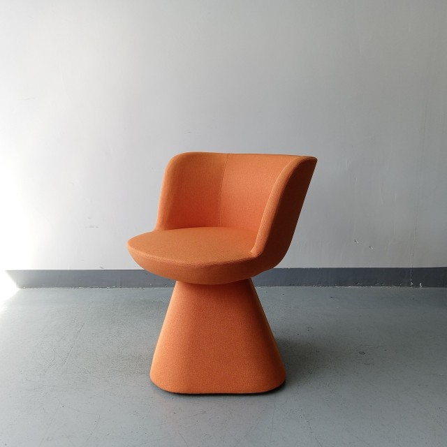 Sunrise Oriental Furniture - Flair O’ Rotating Chair