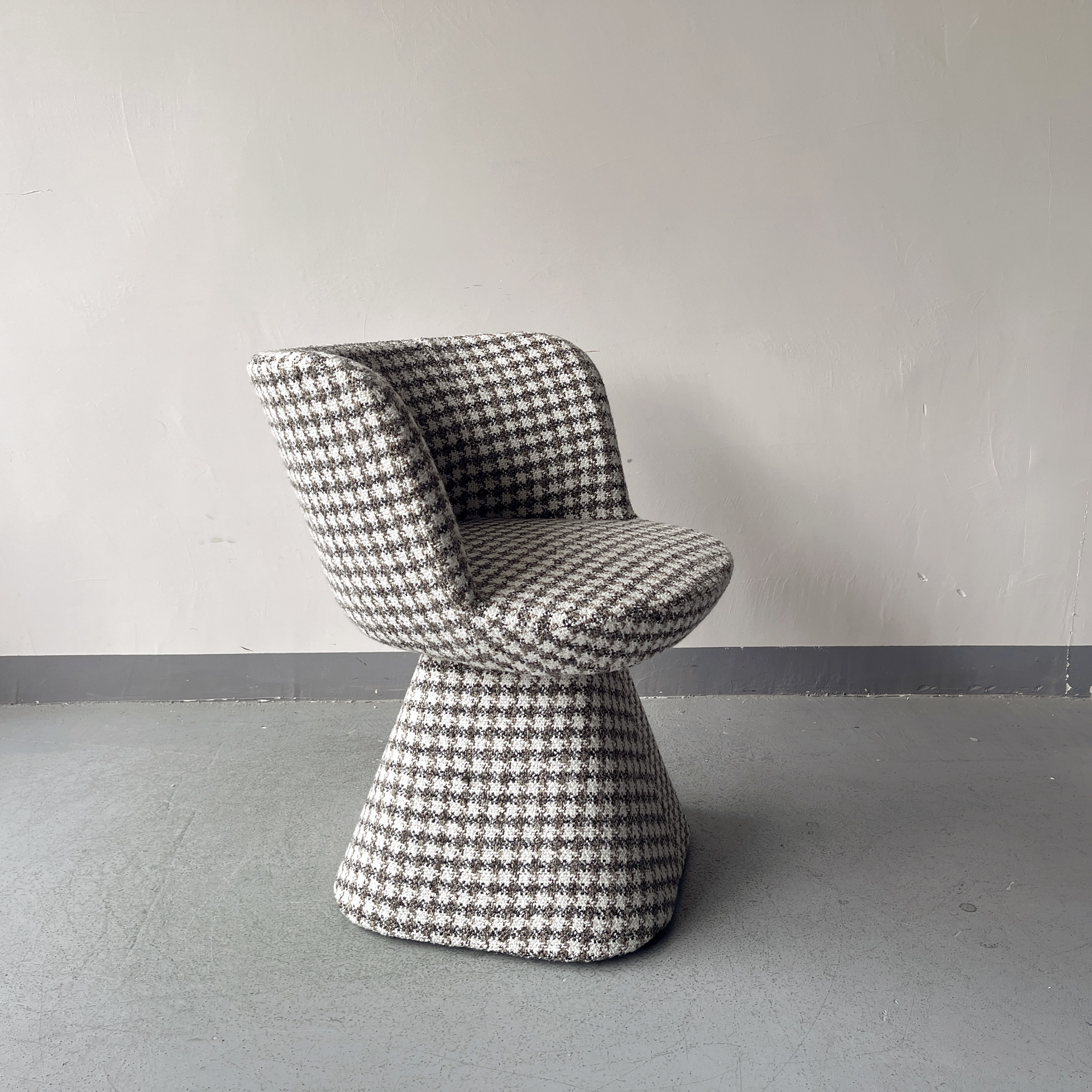 Sunrise Oriental Furniture - Flair O’ Rotating Chair