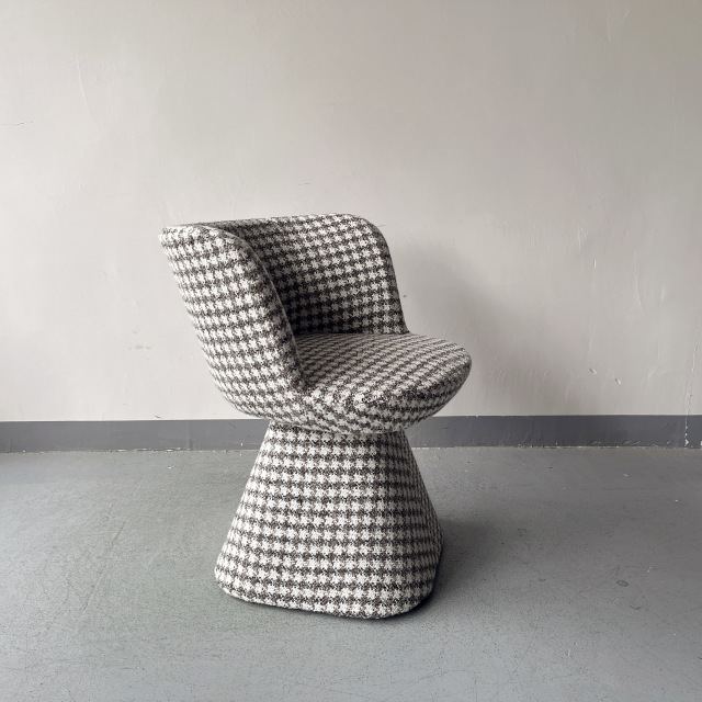 Sunrise Oriental Furniture - Flair O’ Rotating Chair