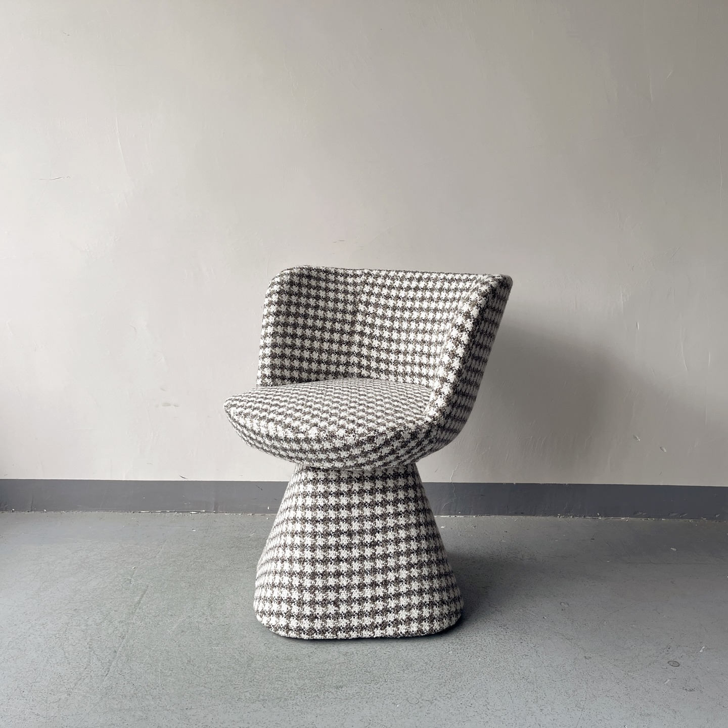 Sunrise Oriental Furniture - Flair O’ Rotating Chair