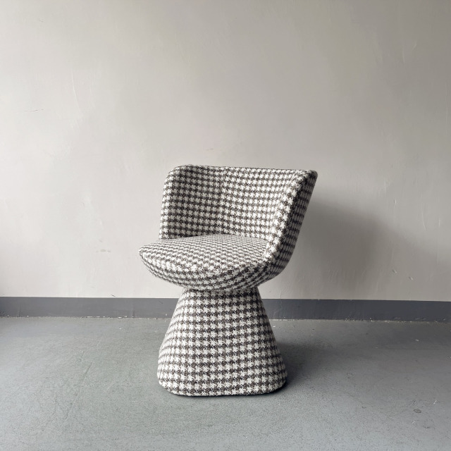 Sunrise Oriental Furniture - Flair O’ Rotating Chair