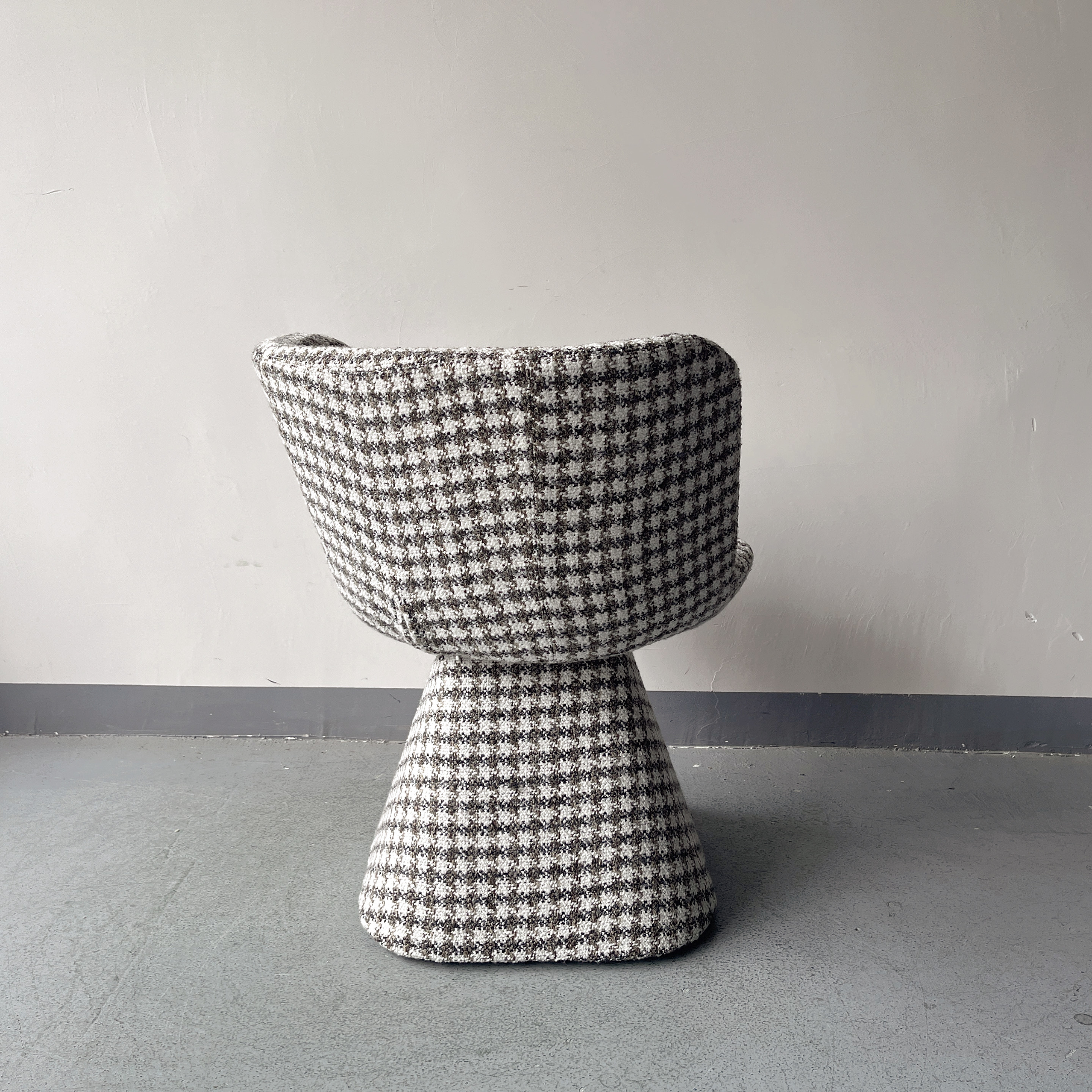 Sunrise Oriental Furniture - Flair O’ Rotating Chair