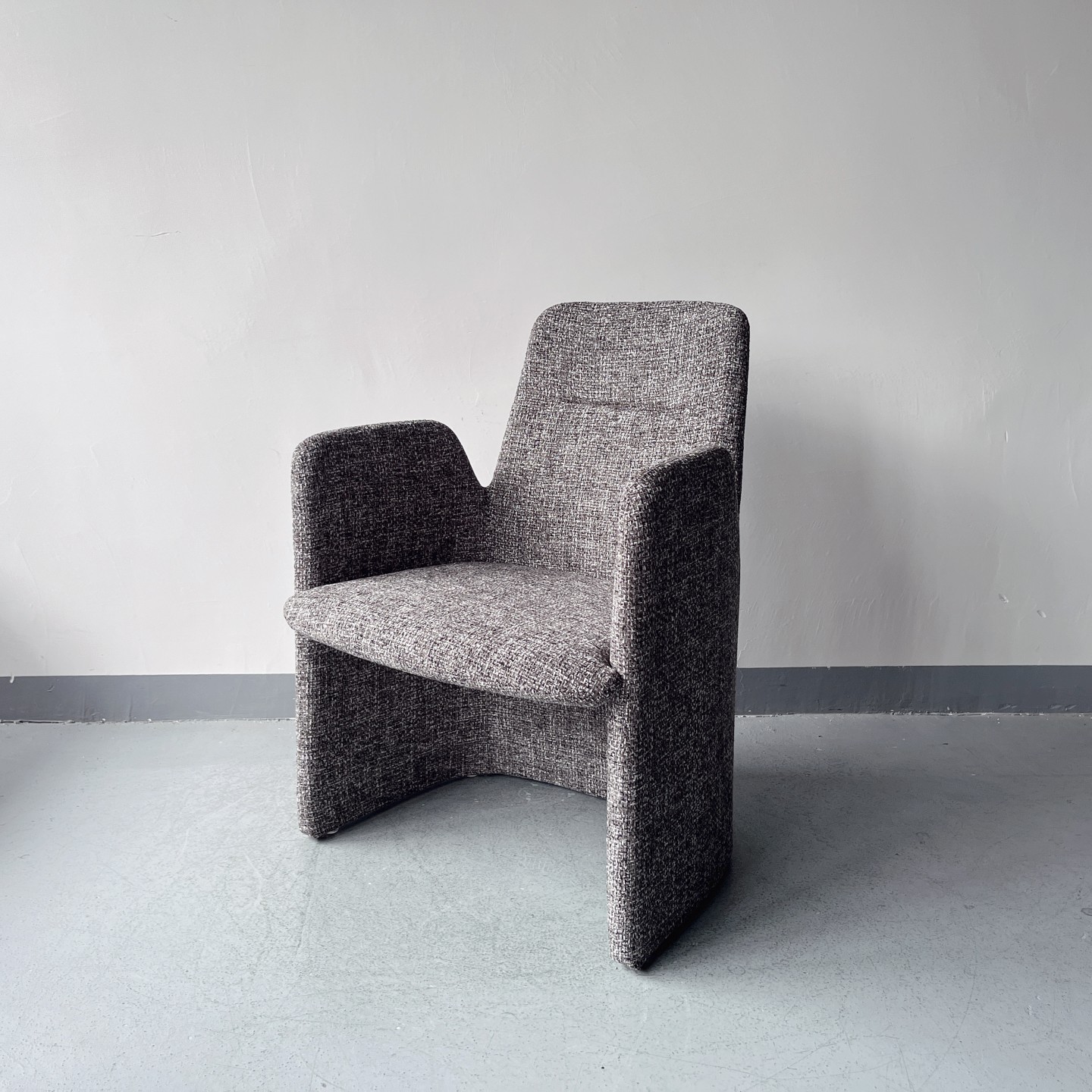 Sunrise Oriental Furniture - Poliform the Guest Chair
