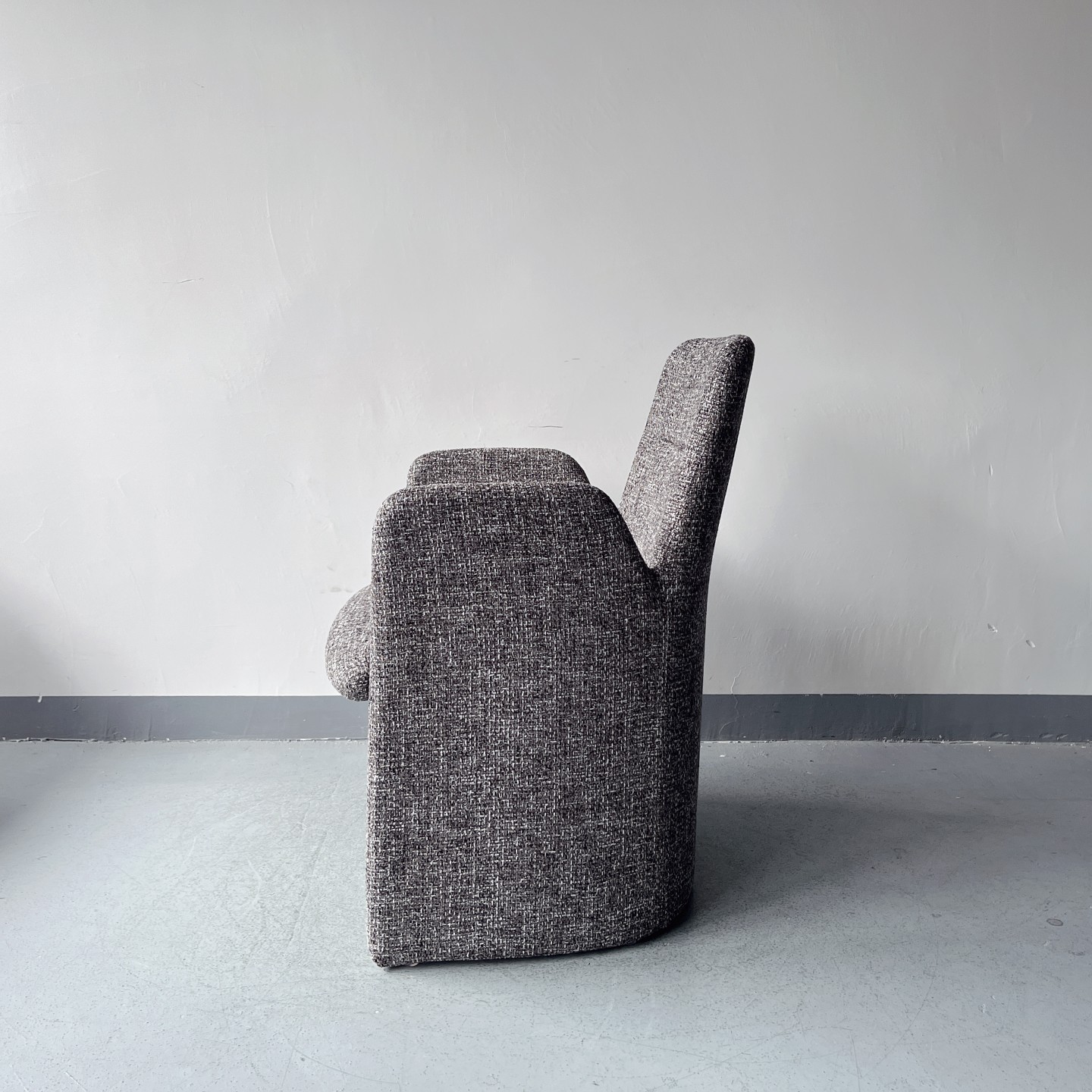 Sunrise Oriental Furniture - Poliform the Guest Chair
