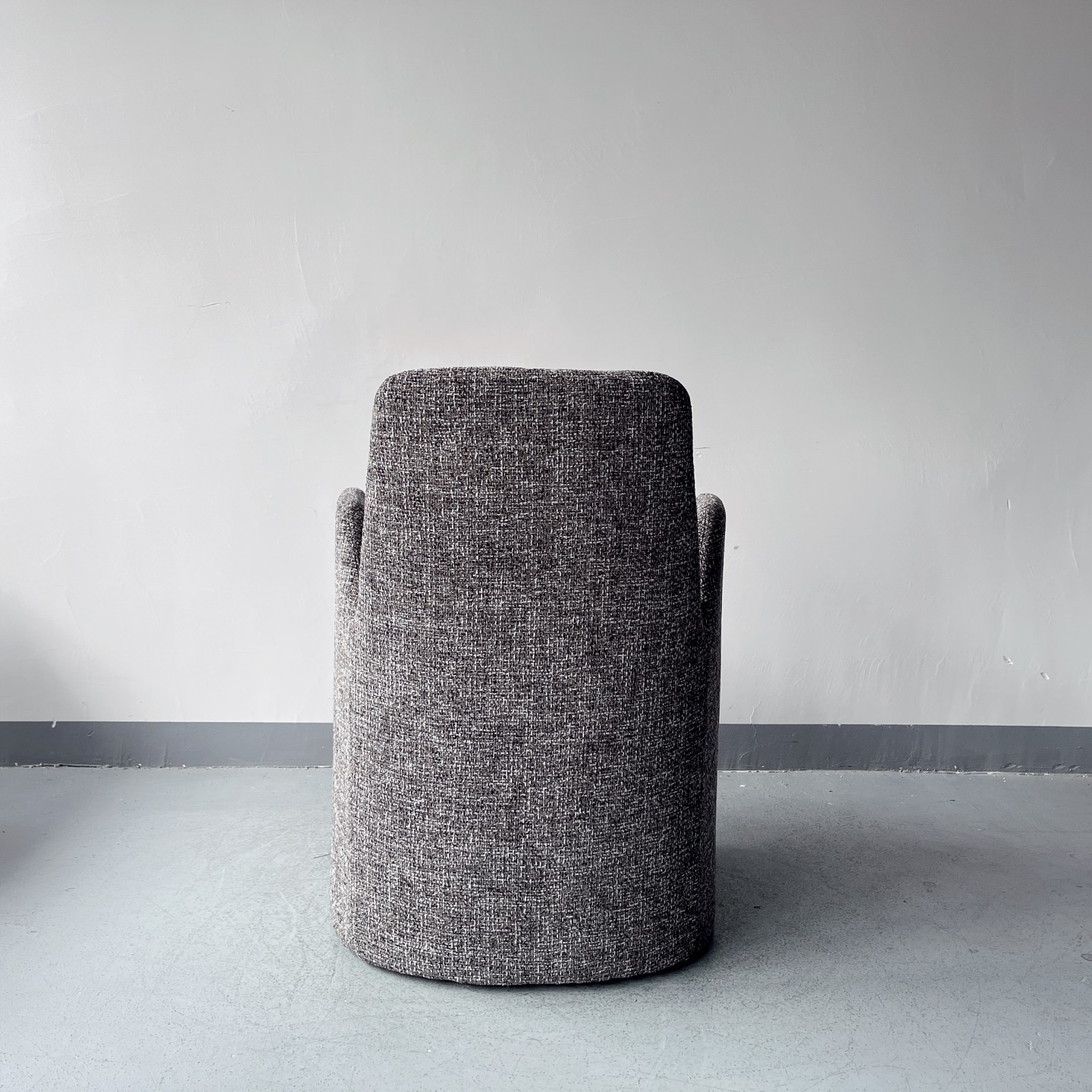 Sunrise Oriental Furniture - Poliform the Guest Chair