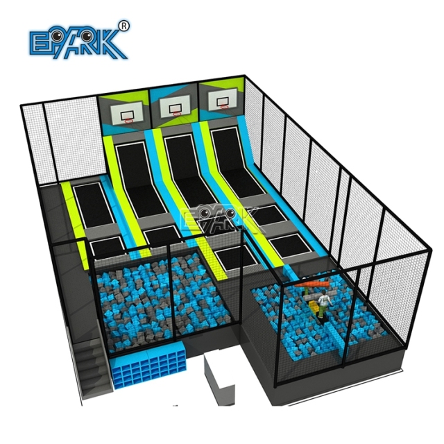 Venta de equipos de juegos infantiles de interior y parque de trampolines.