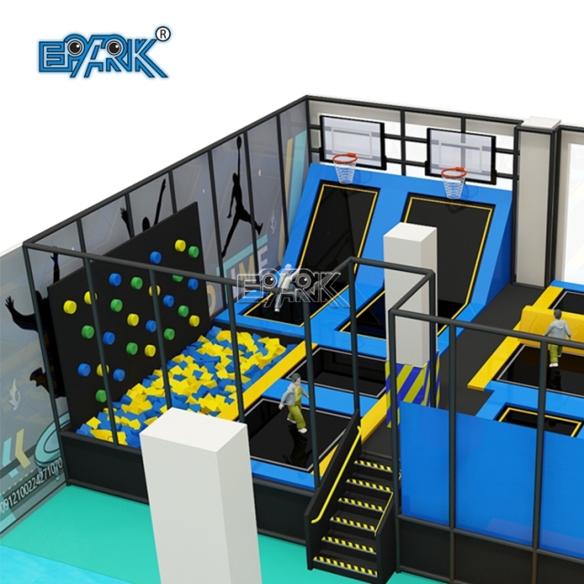 Venta de equipos de juegos infantiles de interior y parque de trampolines.