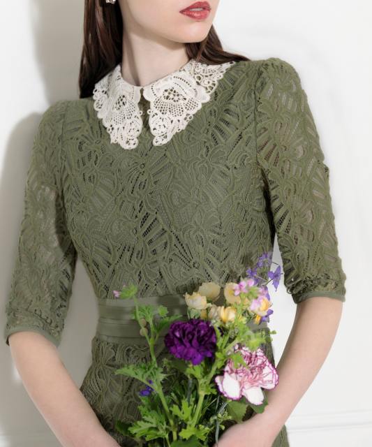 レースビッグカラー花柄刺繍ウエストマークロングフレアドレスワンピース美脚効果結婚式 パーティードレス
