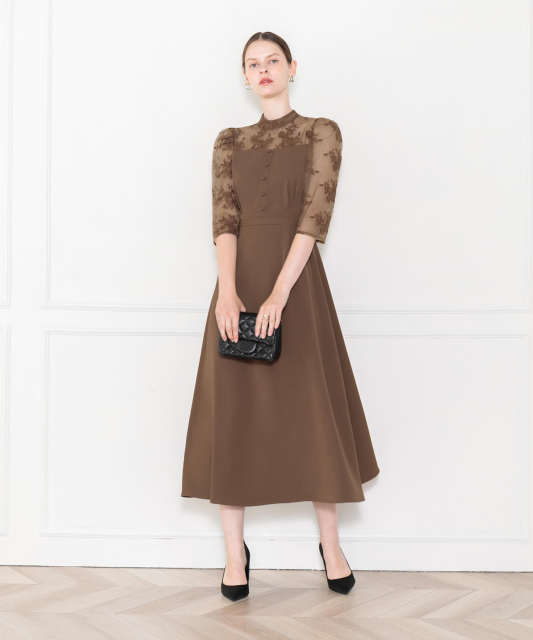 ウエストベルト付き透け感刺繍レース切り替えロング丈ドレスワンピース  