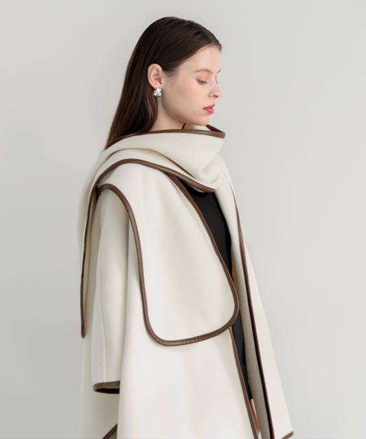 ドレスに合うアウター 3WAYレザーパイピングマフラー付きポンチョ風ミドルコート