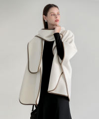 ドレスに合うアウター 3WAYレザーパイピングマフラー付きポンチョ風ミドルコート