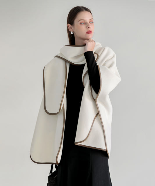 ドレスに合うアウター 3WAYレザーパイピングマフラー付きポンチョ風ミドルコート